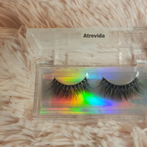 Eyelashes - Picture 1 of 8